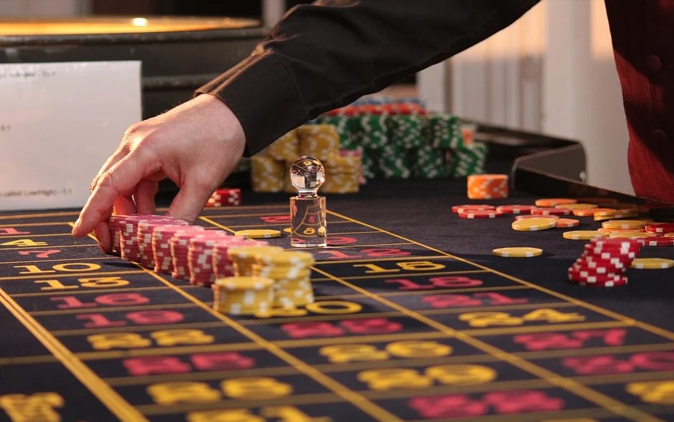 gambling og chips på kasino 